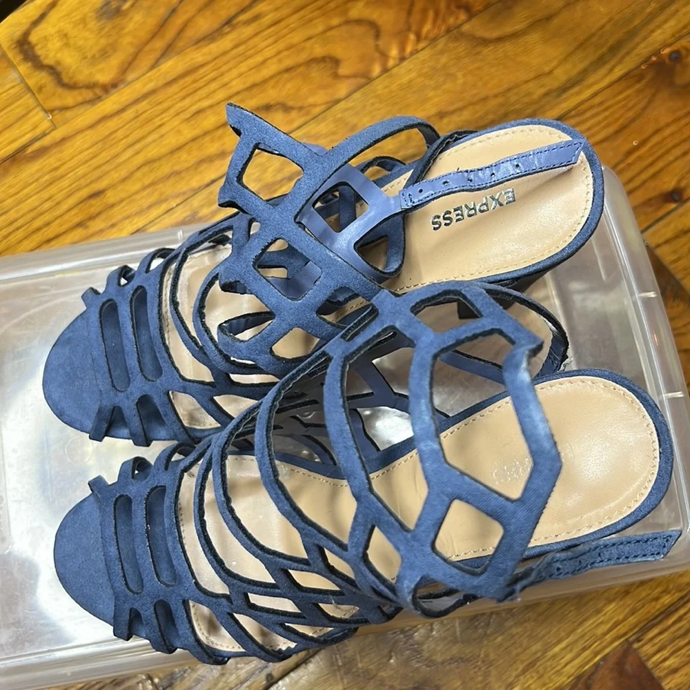 Express heels - Picture 2 of 3